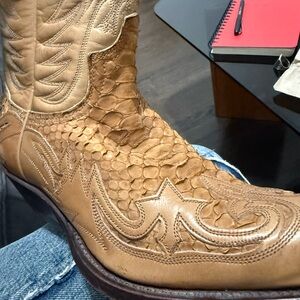 Tan Western Sendra Cowboy Boots